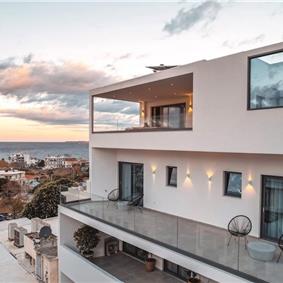 3 bedroom penthouse apartment with pool in Chania town, sleeps 6